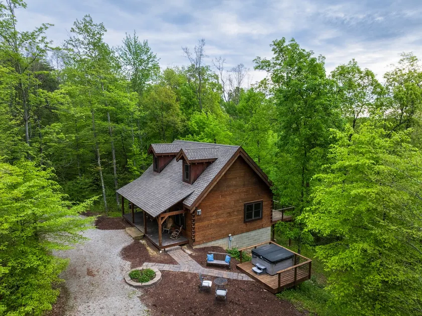 Cohosh - Hand hewn private log cabin Hocking Hills - Image 1