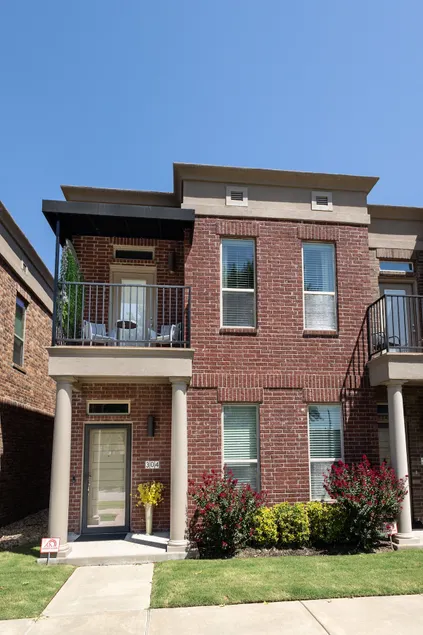 Luxury Townhouse In The Rose District - Image 1