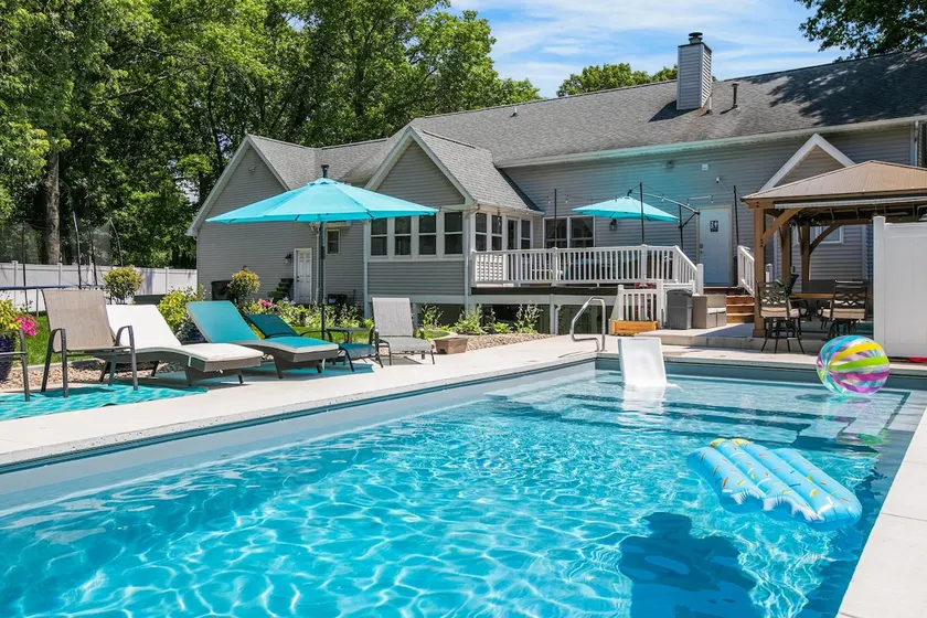 Peaceful ND Home, Pool/HT & 150” Theater Screen - Image 1