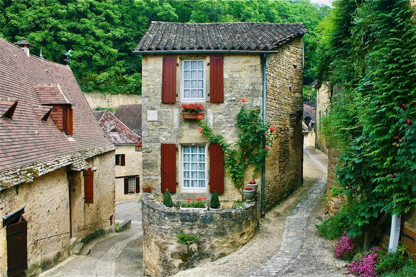 Oplev livet i en middelalderlig landsby: La Petite Maison - Image 1