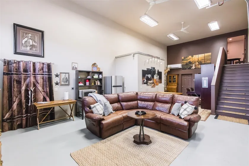 The Western Star | Centrally Located Apartment - Image 1