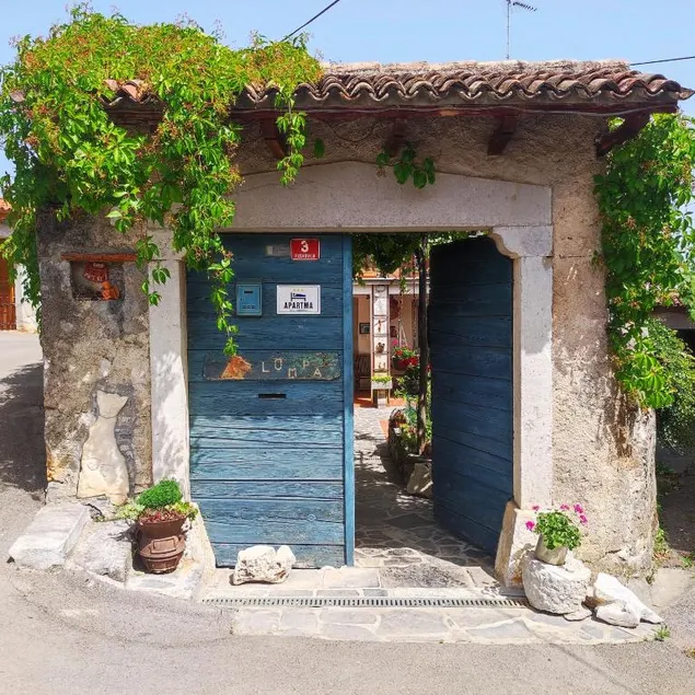 Beautiful stone house with private terrace (5+1) - Image 1