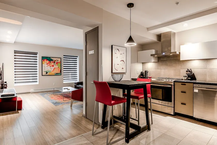 B06 | Spacious Apt King bed | Near Old Quebec - Image 1