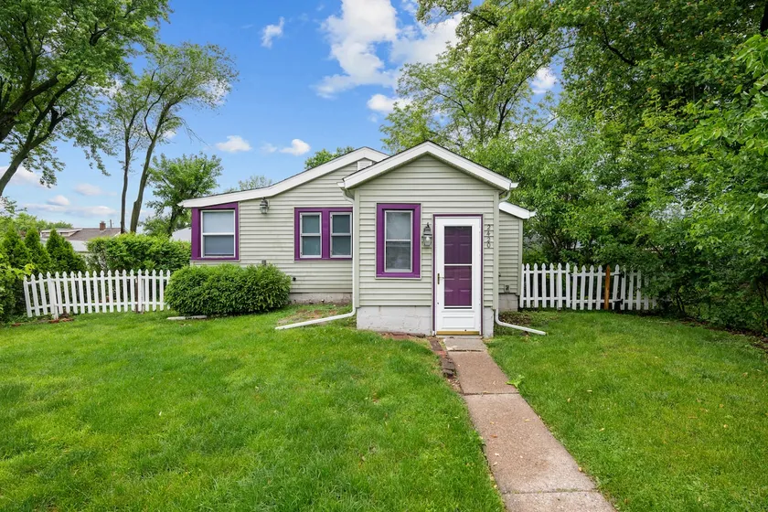 Cozy Cottage Home w/ Fenced Yard in Rock Island - Image 1
