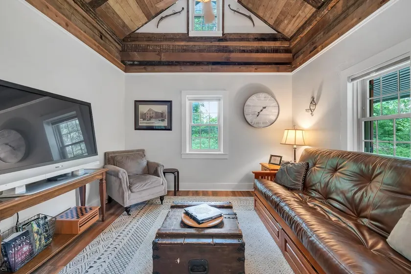 Historic retreat close to Lancaster City-Sleeps 5 - Image 1