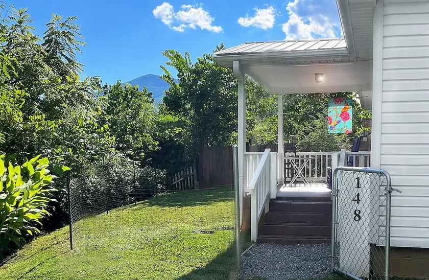 Miraflor Guest House, family and pet friendly - Image 1