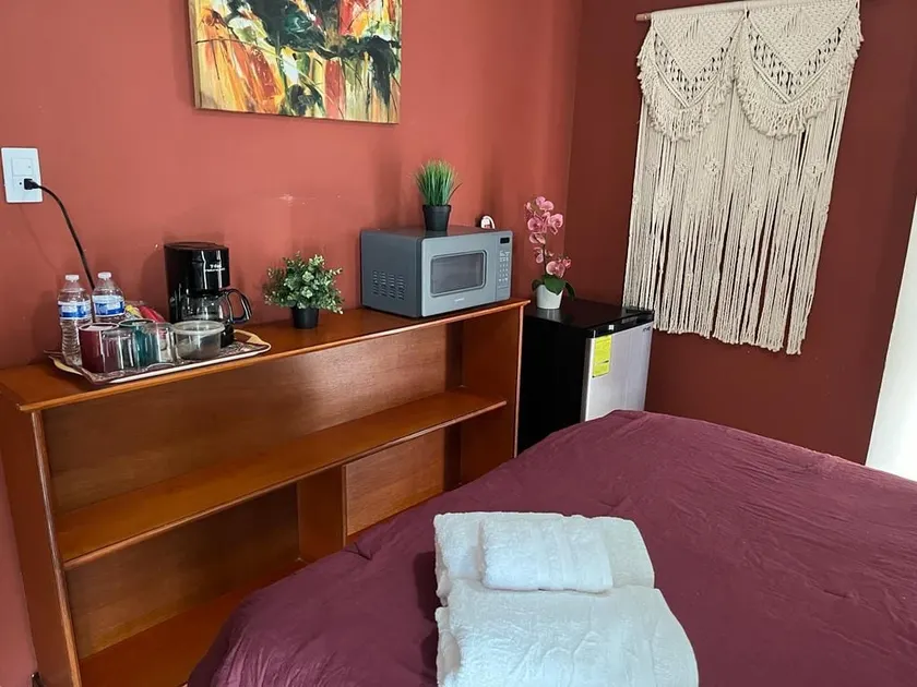 Small independent room with ocean view - Image 1