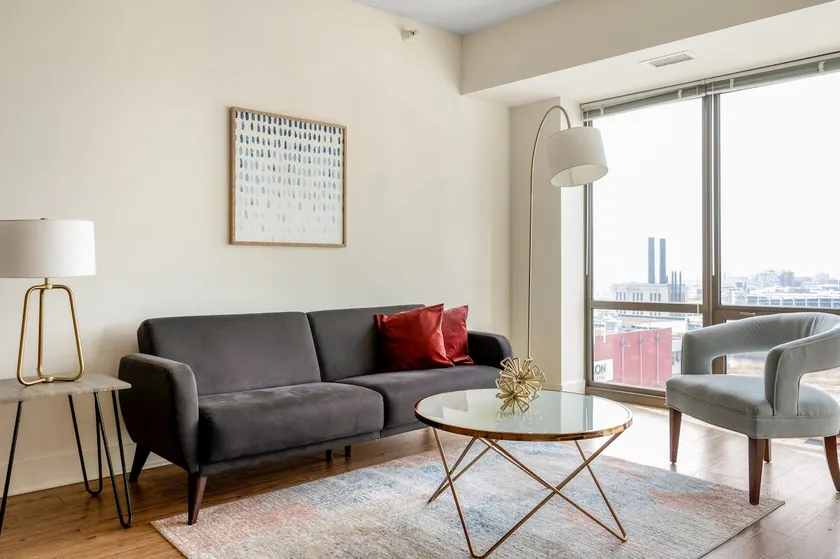 Kasa | 1BD w/ Den by Museum Campus | South Loop - Image 1