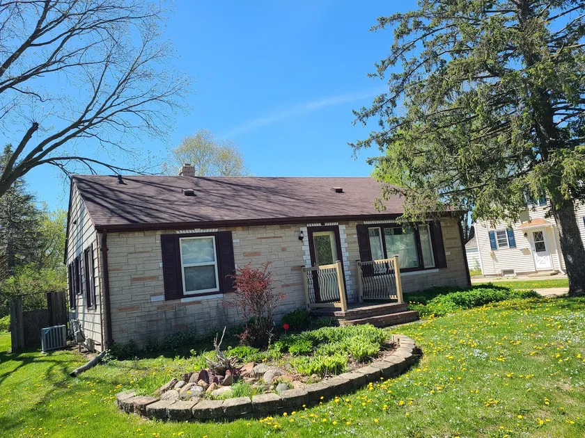Apple Core Cottage (29 min Lambeau) (29 min EAA) - Image 1