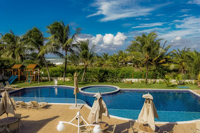 Beachfront village at Espera-Itacimirim Beach - Image 1