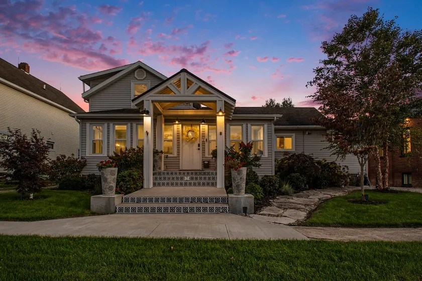 In the heart of Three Oaks! Hot tub! - Image 1