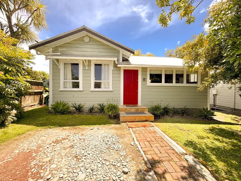 Harris Hideaway - Image 1