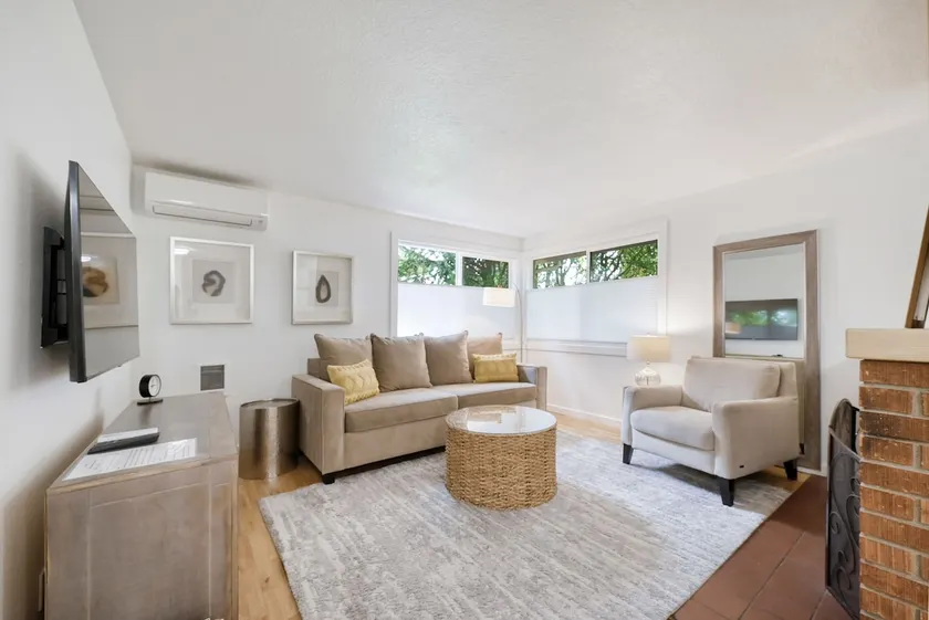 Very Clean and Cozy Centrally Located Home - Image 1