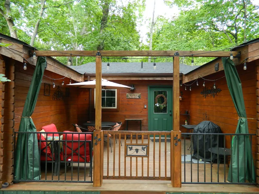 Custom Cabin with Dual Master Suites Near Wineries - Image 1