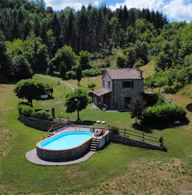 Cozy country cottage with swimming pool - Image 1