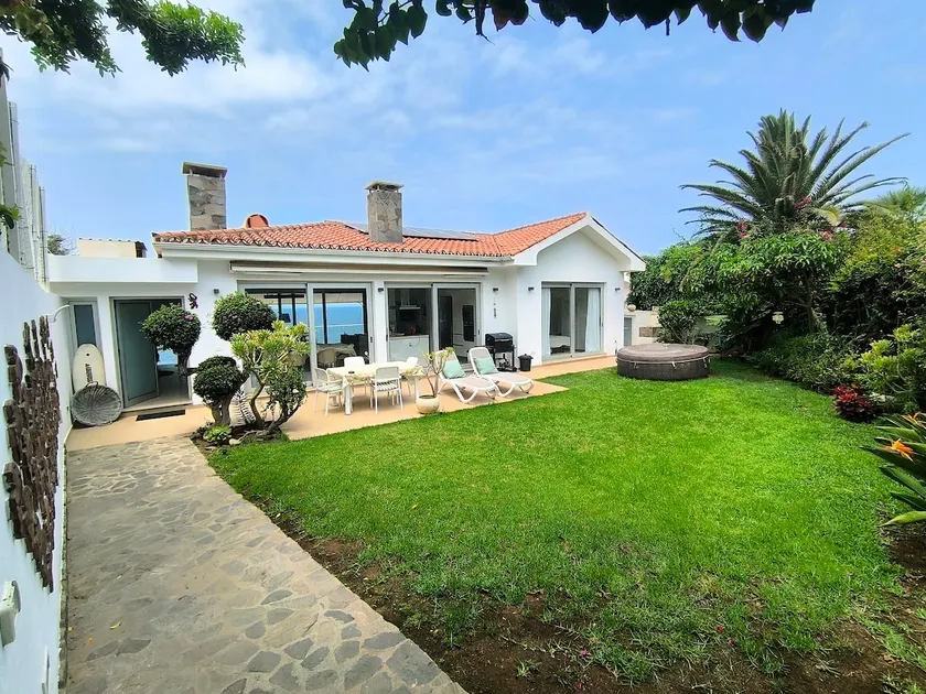 Super Comfortable Nature Villa in front of the SEA, with Jacuzzi and Sauna.  - Image 1