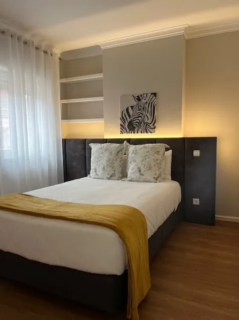 Romantic & Luminous 1 bedroom Apartment in Campolide - 1E - Image 1
