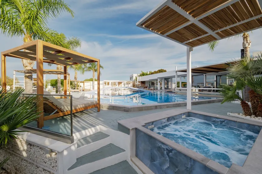 White Luxury Villa - Image 1