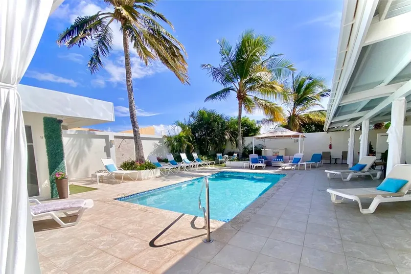 BESTE Palm Beach Villa 26 Personen 10 private Suiten & Badezimmer 5 Minuten zum Strand - Image 1