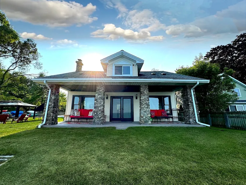 Lakeview Shores Lake House - Image 1