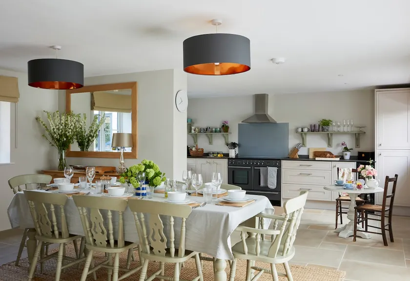 Spacious 4-bedroom holiday home in Tisbury - Image 1