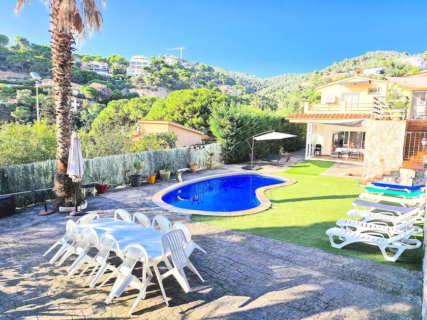 Canyelles Beach Vila with Swimming Pool - Image 1