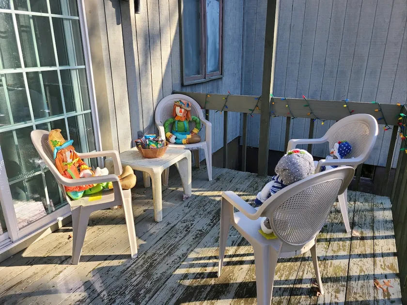 Cozy and quiet place to relax and unwind . - Image 1