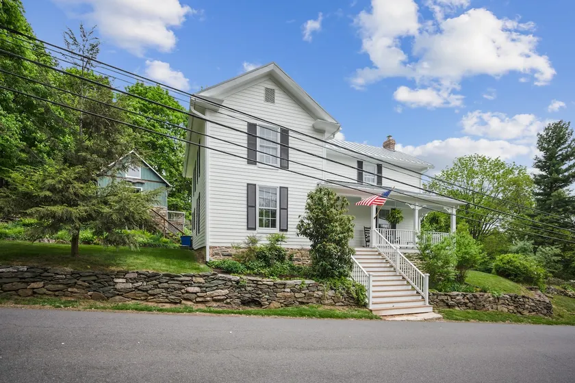 Bluemont Village - Wine Country Retreat - Image 1