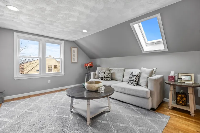 Huge 1BR w/King Bed near Airport, Boston, Salem - Image 1