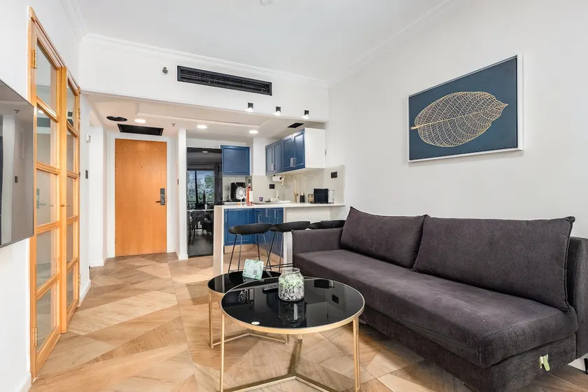 Modern apartment with a green view in Moshav Shoresh - Image 1