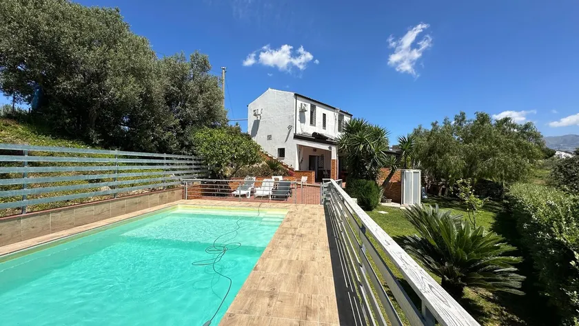 Villa Trappeto with exclusive use of the swimming pool. - Image 1