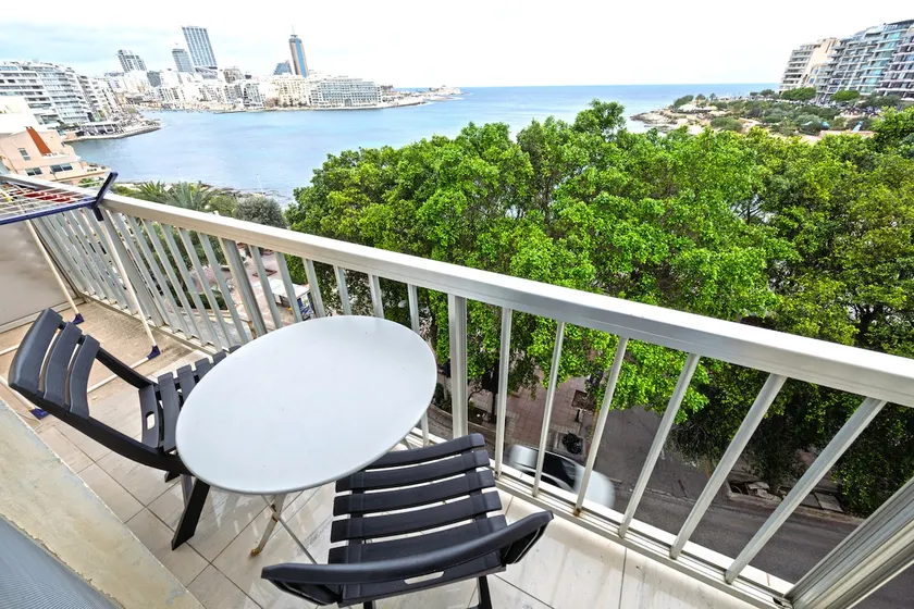 VIC- SEAFRONT Apartment - Image 1