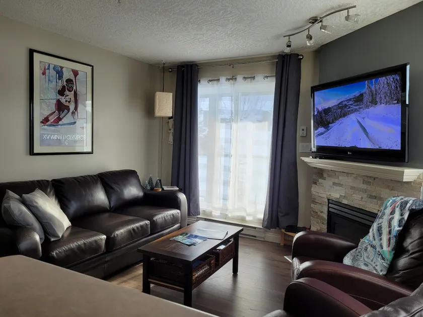 Stay Mountainside: Mt Washington & Strathcona Park - Image 1