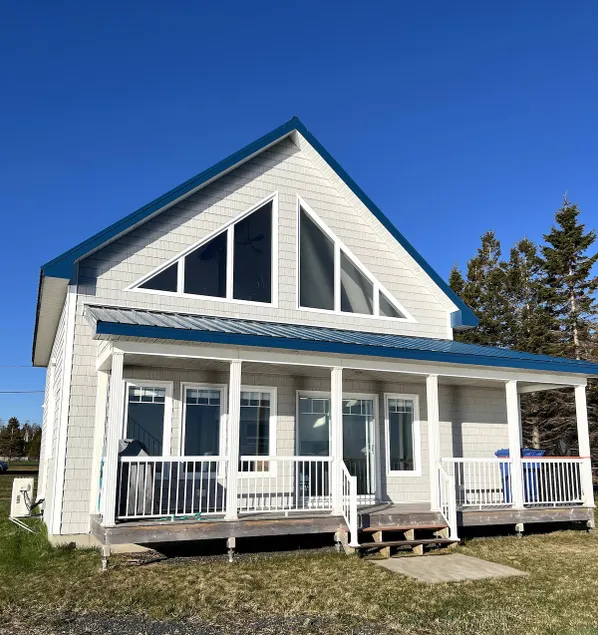 Beachfront House, Peaceful Spot - Image 1