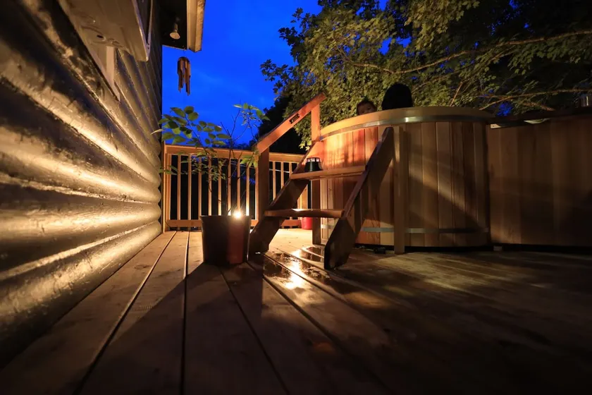 Blue House | Cedar tub•BBQ•fire pit•stargazing - Image 1