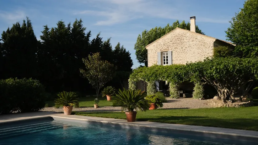 Prestigious farmhouse with heated pool - Image 1