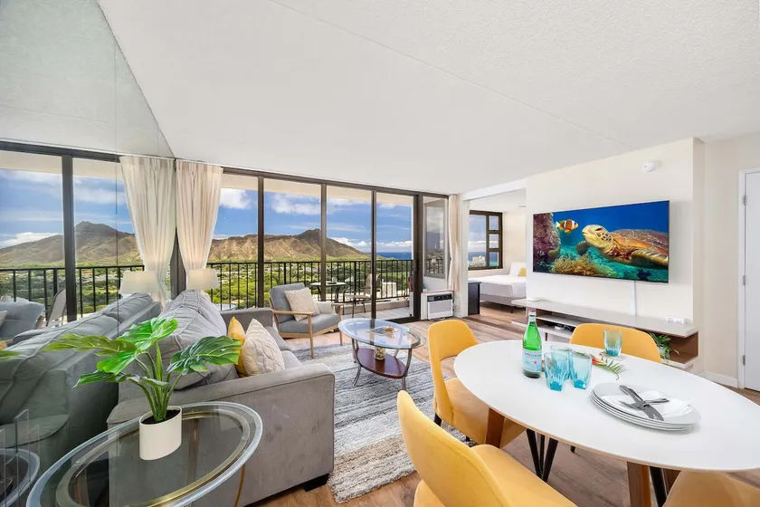 Gorgeous Diamond Head Views from 34FL w/ Parking - Image 1