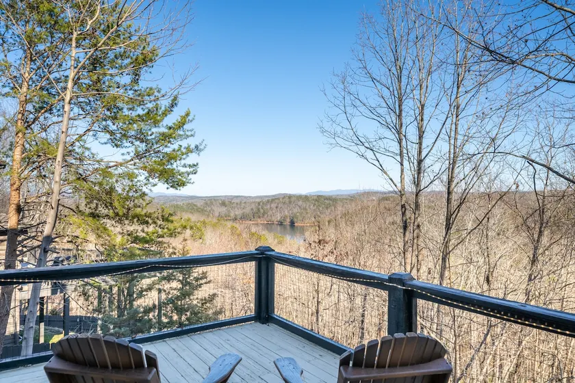 View-tiful Getaway! Hot-tub, Firepit, Dog-friendly with fenced yard! - Image 1