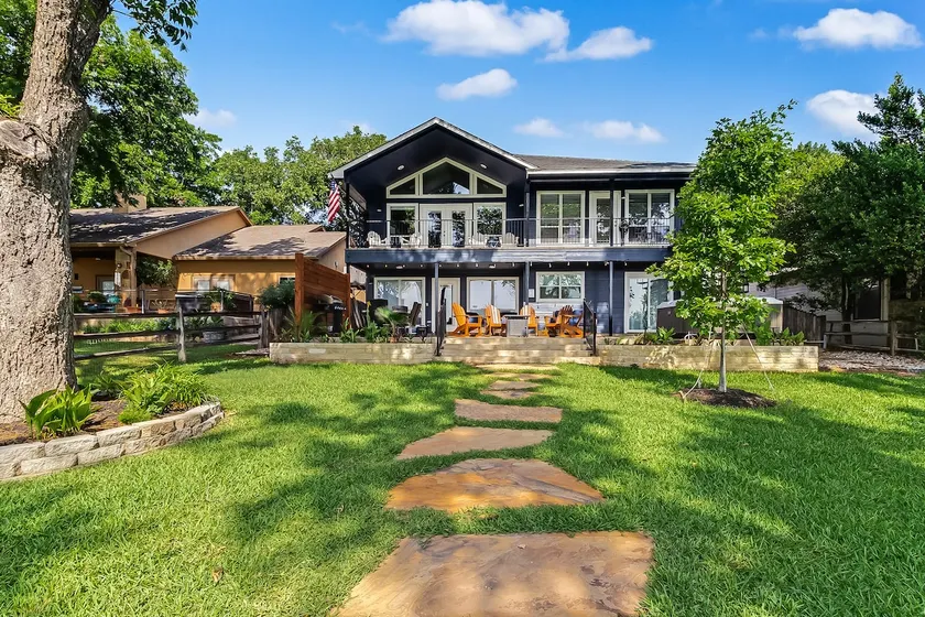 Waterfront LBJ Escape | Dock, Hot Tub & Sleeps 13 - Image 1