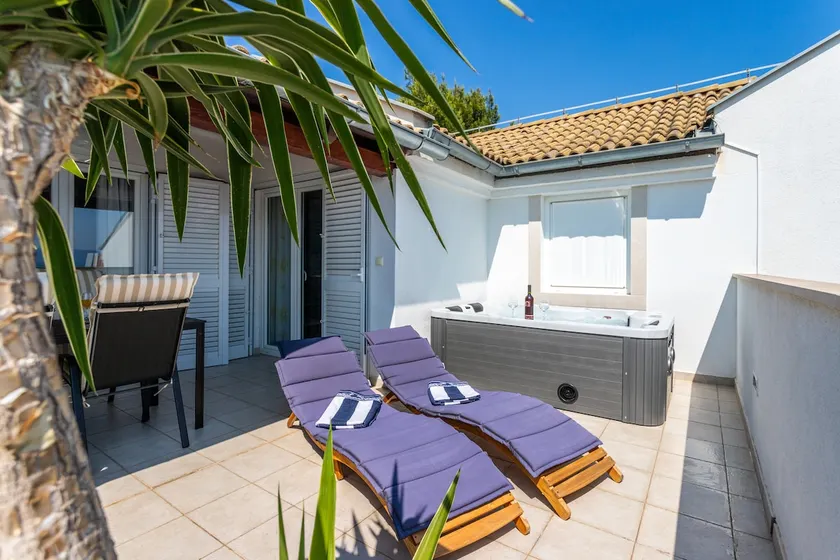 Dreams of Bol- jacuzzi, big terrace, sea view - Image 1