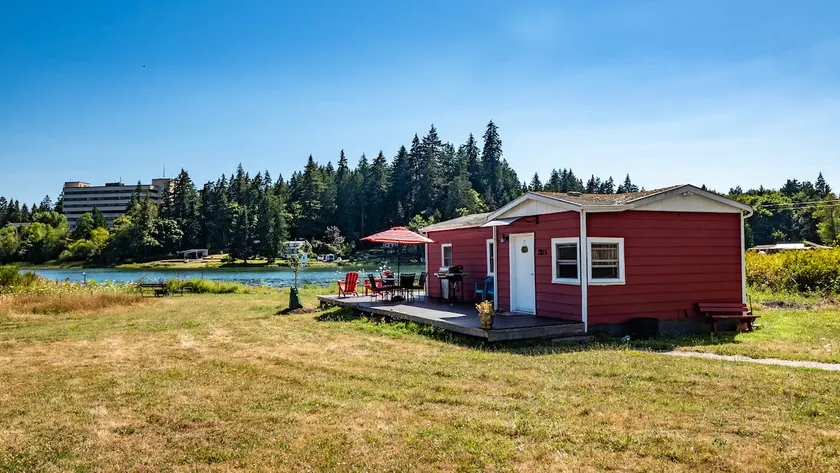 Peaceful Waterfront Cottage, Deck - Gorgeous Views - Image 1