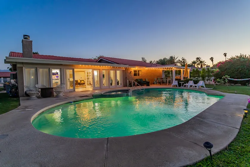 Desert Pool House: Sun, Swim, Sip & Stay - Image 1