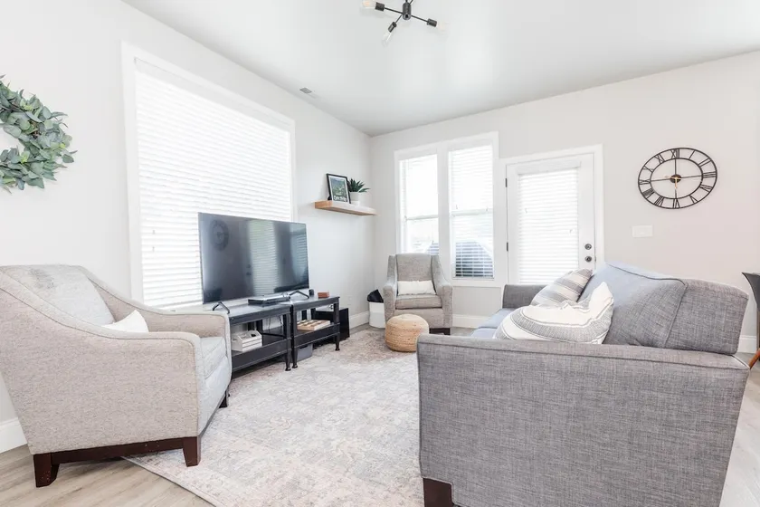 Beautiful, Sparkling Clean 3 BR, 2.5 BA Townhome!! - Image 1