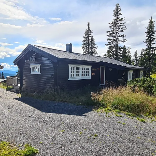 Centrally located on Sjusjøen, good sun conditions, views - Image 1