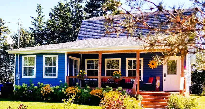 The Island Gales Cottage: Spacious Family Retreat in the Heart of Cavendish - Image 1