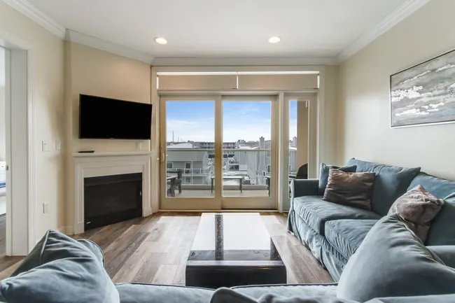 Luxury Dog Friendly Condo At The Residences - Image 1