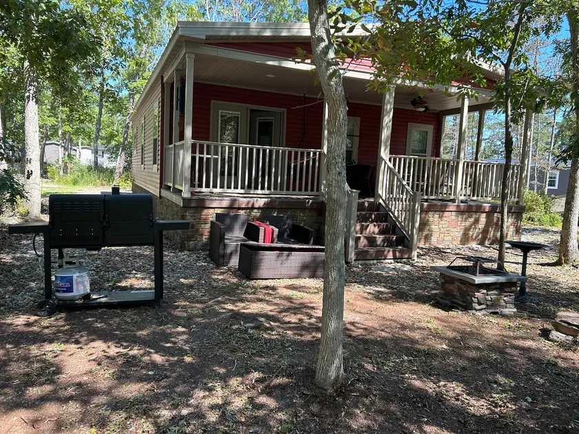 CountryHouse large deck 75 in tv pet friendly - Image 1