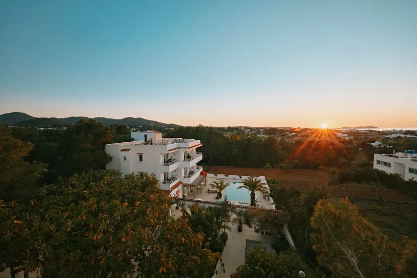 You, your partner and this sunset - Image 1
