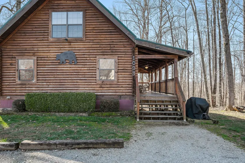 Bear Necessities located near East Port Marina & Dale Hollow - Image 1