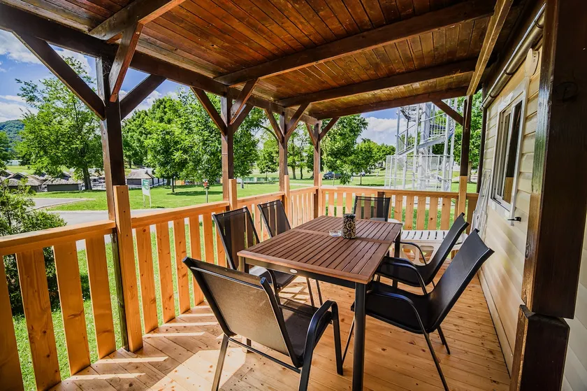 Three-Bedroom Apartment with Lake View in Terme Čatež 3 - Image 1